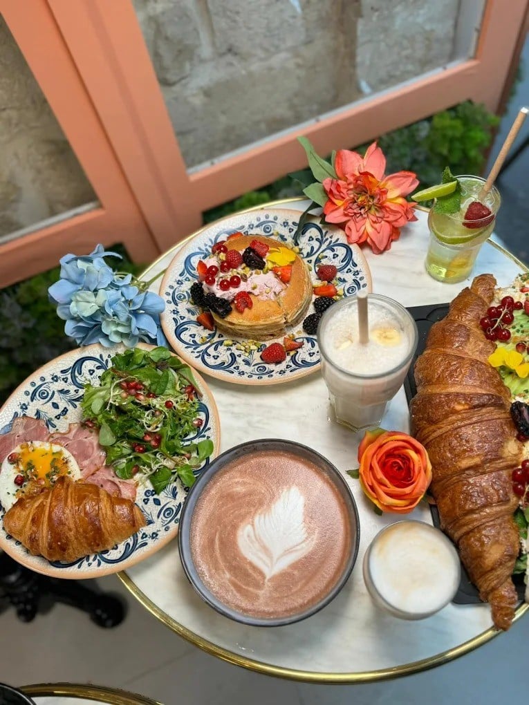Wonderland Brunchy Louvre/restaurant brunch 2